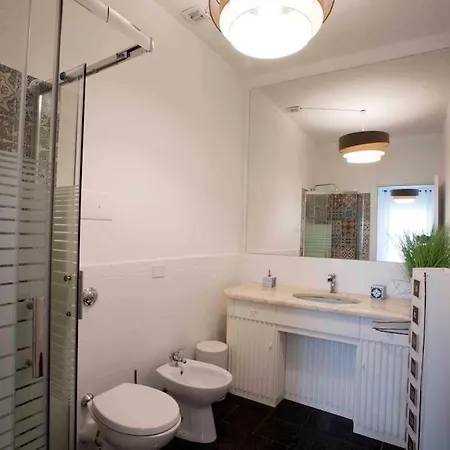 Tritone Apartment- First Floor Lägenhet *