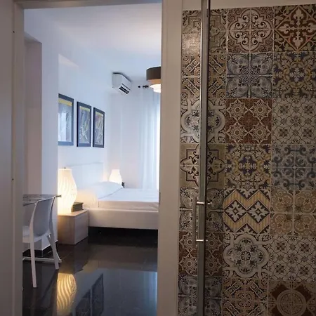 Tritone Apartment- First Floor *