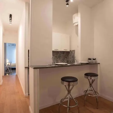 Tritone Apartment- First Floor Lägenhet *